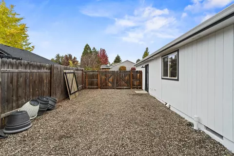 Exterior - 441 Candis Dr, Eagle Point, OR 97524 photo 7 of 8