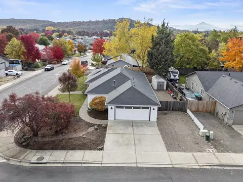 View/Area - 441 Candis Dr, Eagle Point, OR 97524 photo 4 of 6
