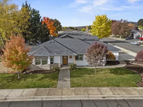 441 Candis Dr, Eagle Point, OR 97524