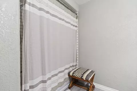 Bath - 441 Candis Dr, Eagle Point, OR 97524 photo 1 of 4