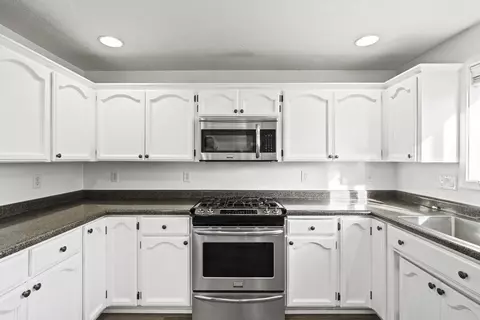 Kitchen - 441 Candis Dr, Eagle Point, OR 97524 photo 2 of 3