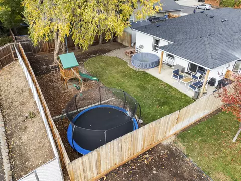 View/Area - 441 Candis Dr, Eagle Point, OR 97524 photo 2 of 6