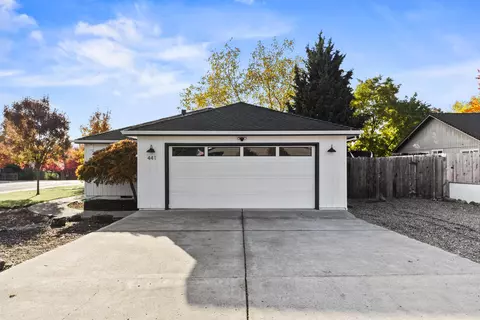 Exterior - 441 Candis Dr, Eagle Point, OR 97524 photo 3 of 8
