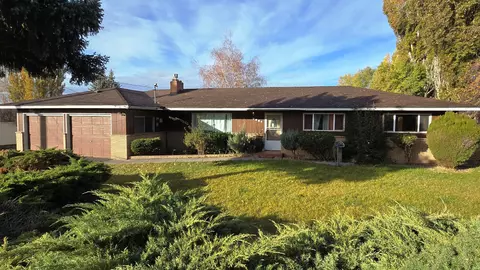 2964 Summers Ln, Klamath Falls, OR 97603