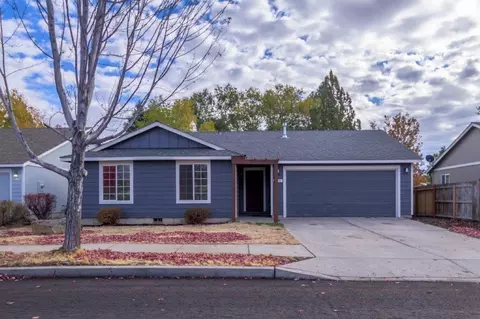 320 SW 28th St, Redmond, OR 97756