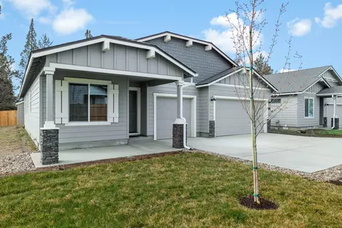 3414 NW 12th St #51, Redmond, OR 97756