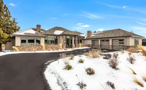 61766 Hosmer Lake Dr, Bend, OR 97702