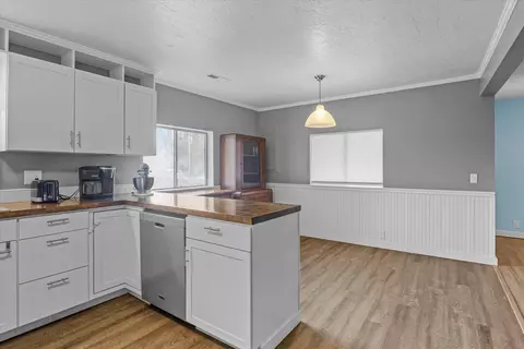 6355 Harold Rd, Central Point, OR 97502 photo 9