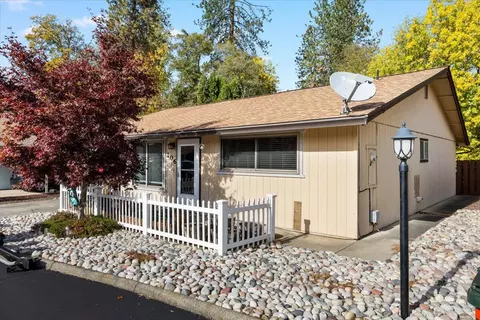 106 Wards Creek Ln, Rogue River, OR 97537