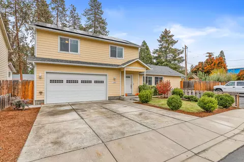 100 Rhonda Ln, Phoenix, OR 97535