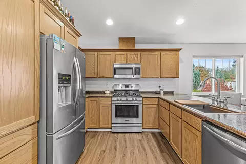 100 Rhonda Ln, Phoenix, OR 97535 photo 10