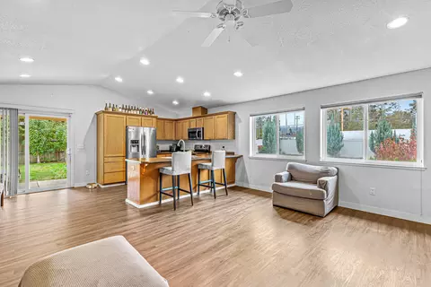 100 Rhonda Ln, Phoenix, OR 97535 photo 6