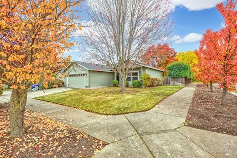 1821 Westwood Dr, Medford, OR 97501