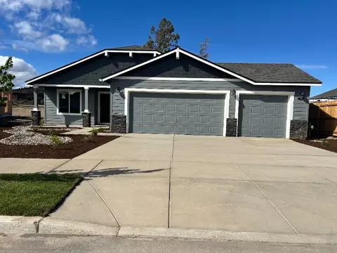 1119 NW Walnut Ave #05, Redmond, OR 97756