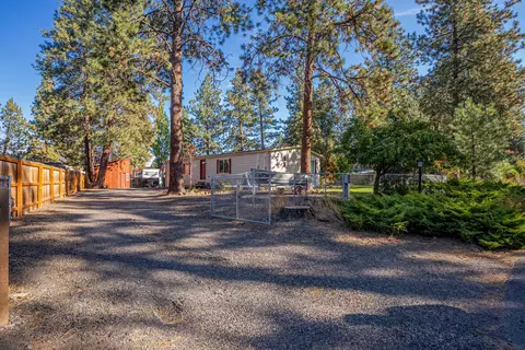 61099 Chuckanut Dr, Bend, OR 97702 photo 2