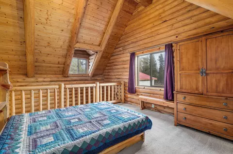 Bedroom - 16669 Willow Ln, La Pine, OR 97739 photo 4 of 5