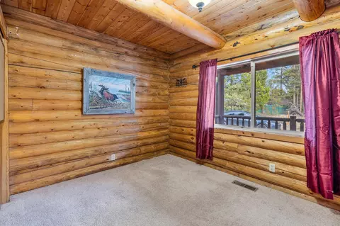 Bedroom - 16669 Willow Ln, La Pine, OR 97739 photo 1 of 5