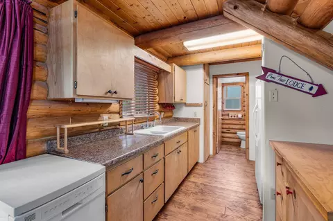 Kitchen - 16669 Willow Ln, La Pine, OR 97739 photo 2 of 2