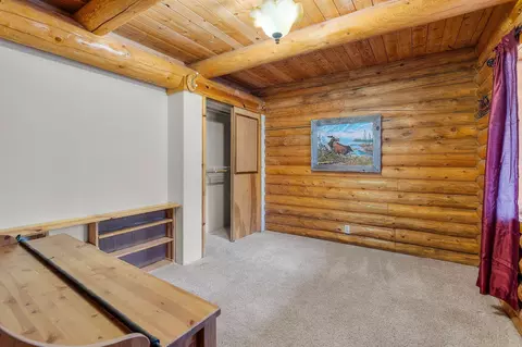 Bedroom - 16669 Willow Ln, La Pine, OR 97739 photo 2 of 5