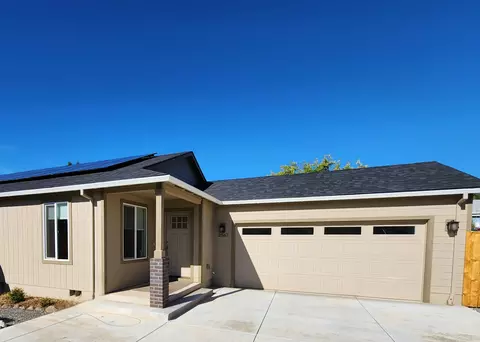 2567 Howard Ave, Medford, OR 97501