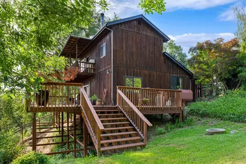 1026 N Schoolhouse Creek Rd, Grants Pass, OR 97526