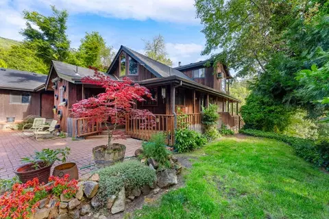 1026 N Schoolhouse Creek Rd, Grants Pass, OR 97526