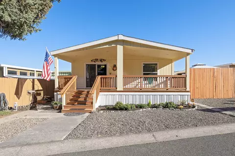 3700 Bellinger Ln #10, Medford, OR 97501