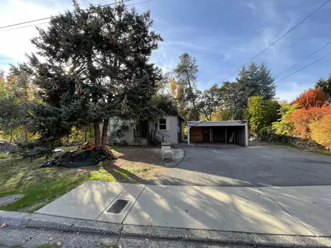 1348 NW Hawthorne Ave, Grants Pass, OR 97526