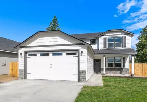 3680 NW 8th St #26, Redmond, OR 97756