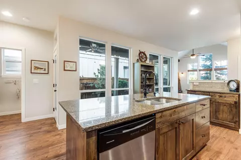 20471 Del Coco Ct, Bend, OR 97702 photo 12