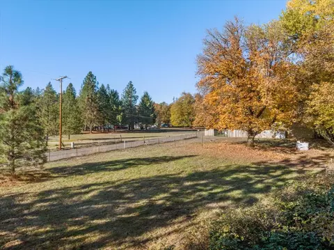 1728 Pine Grove Rd, Rogue River, OR 97537