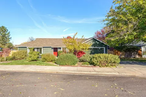 119 Cypress Cir, Ashland, OR 97520