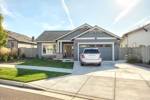 3920 Arizona Dr, Medford, OR 97504