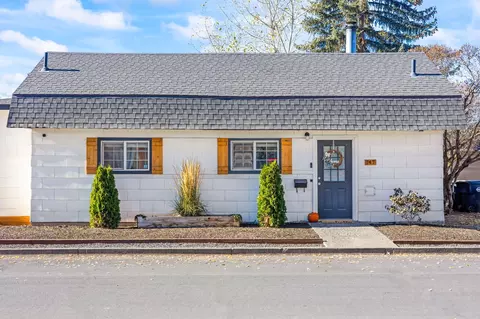 147 SW 4th St, Redmond, OR 97756