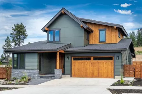 61196 Bachelor View Rd, Bend, OR 97702