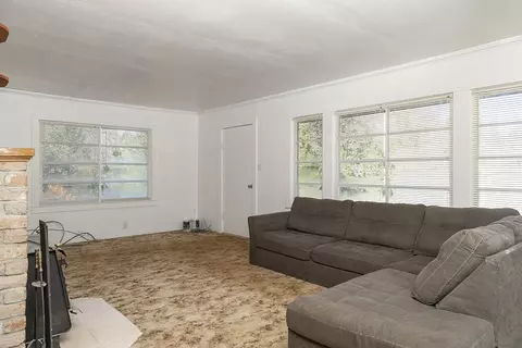 Living - 1263 Waldo Rd, O'brien, OR 97534 photo 11 of 13