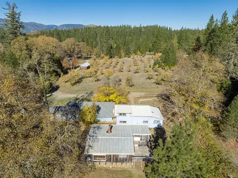 View/Area - 1263 Waldo Rd, O'brien, OR 97534 photo 4 of 9
