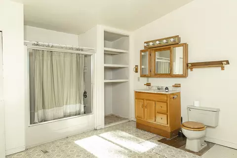 Bath - 1263 Waldo Rd, O'brien, OR 97534 photo 1 of 3
