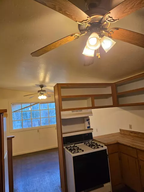Kitchen - 1263 Waldo Rd, O'brien, OR 97534 photo 2 of 6