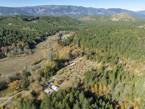 View/Area - 1263 Waldo Rd, O'brien, OR 97534 photo 7 of 9