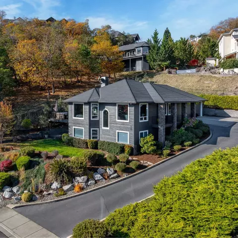 920 NW Valley View Dr, Grants Pass, OR 97526