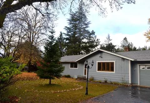 350 Connie Ln, Merlin, OR 97532