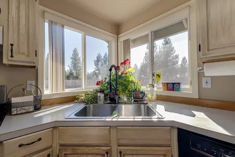 16038 Sunset Ln, La Pine, OR 97739 photo 6