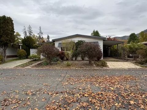 515 E Main St E #17, Rogue River, OR 97537