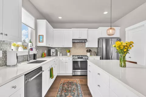 Kitchen - 61574 SE Depot Loop, Bend, OR 97702 photo 3 of 6
