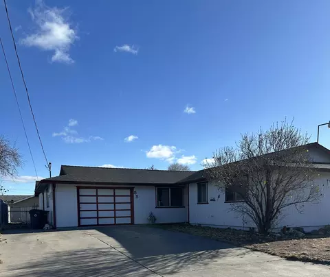 55 SW 1st St, Madras, OR 97741