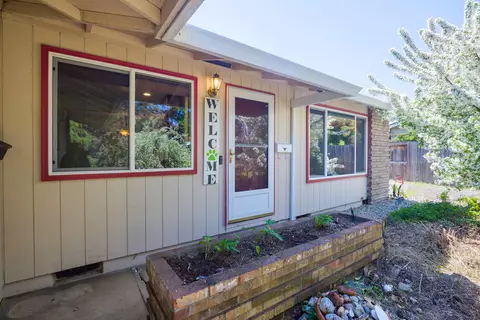 509 Barry Cir, Medford, OR 97501
