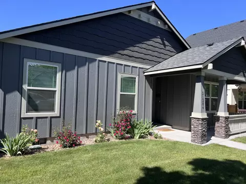 Exterior - 21384 Oakview Dr, Bend, OR 97701 photo 3 of 6