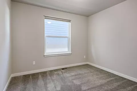 Bedroom - 21384 Oakview Dr, Bend, OR 97701 photo 2 of 2