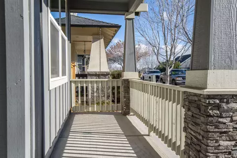 Exterior - 21384 Oakview Dr, Bend, OR 97701 photo 4 of 6